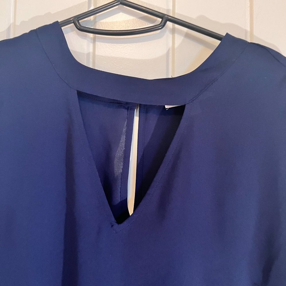 DR2 Blue Keyhole Shell with Pleated Back - Picture 5 of 10